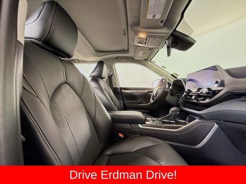Used 2023 Toyota Highlander Limited AWD/4WD image 25