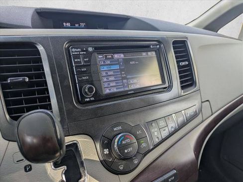 Used 2014 Toyota Sienna XLE FWD image 11