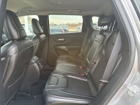Used 2019 Jeep Cherokee Latitude Plus w/ Cold Weather Group image 38