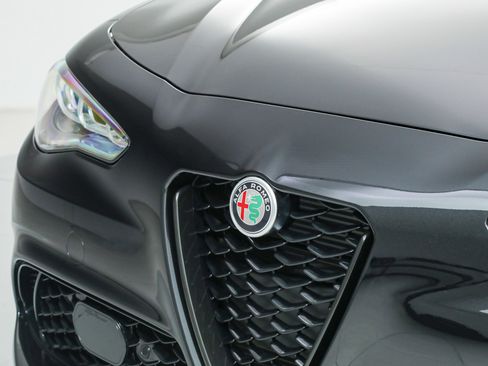 New 2025 Alfa Romeo Giulia w/ Veloce Package Rwd image 9