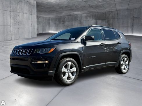 Used 2020 Jeep Compass Latitude image 2