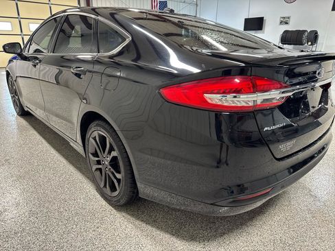 Used 2018 Ford Fusion SE w/ Equipment Group 201A FWD image 5