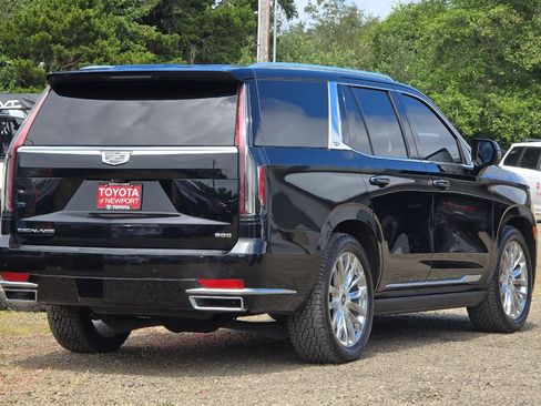 Used 2021 Cadillac Escalade Premium Luxury w/ Driver Assist Tech Package AWD/4WD image 4