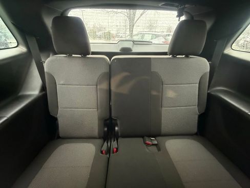 Used 2023 Chevrolet Traverse LT image 32