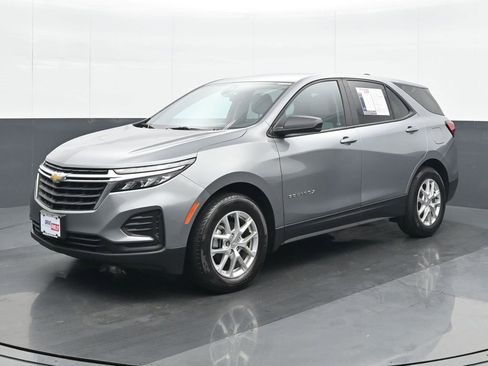 Used 2023 Chevrolet Equinox LS w/ LS Convenience Package image 2