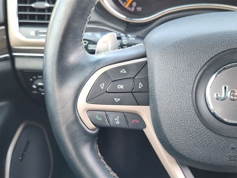 Used 2017 Jeep Grand Cherokee Overland w/ Jeep Active Safety Group image 28