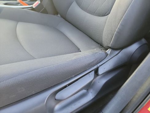 Used 2021 Toyota Corolla LE image 12