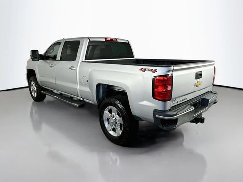 Used 2019 Chevrolet Silverado 2500 W/T AWD/4WD image 5
