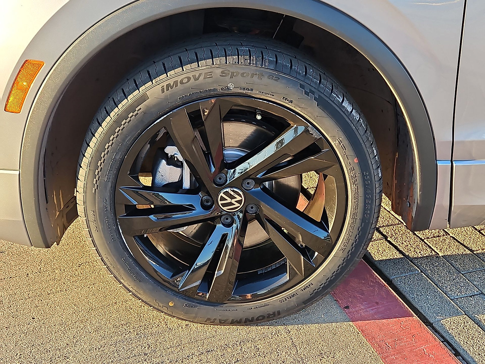 Certified 2024 Volkswagen Tiguan SE R-Line FWD image 11