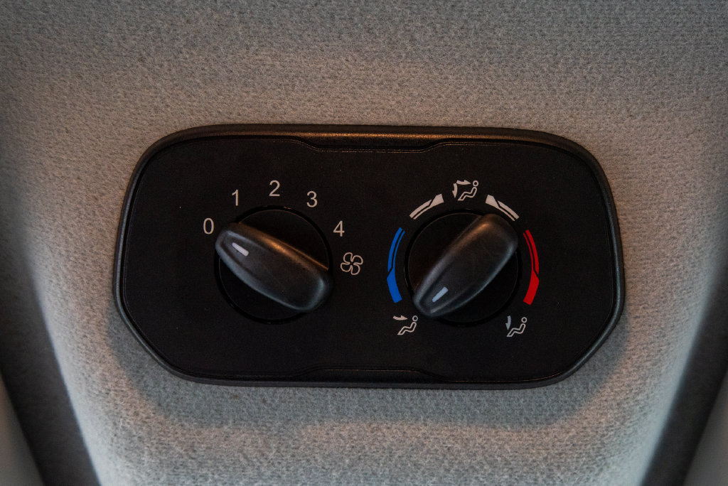 Used 2016 Ford Transit 150 XL RWD image 14