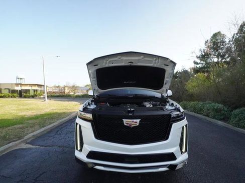 Used 2023 Cadillac Escalade V image 9