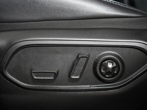 Used 2025 Jeep Grand Cherokee Altitude AWD/4WD image 17