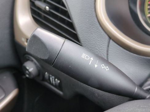 Used 2018 Jeep Cherokee Latitude w/ Cold Weather Group image 31