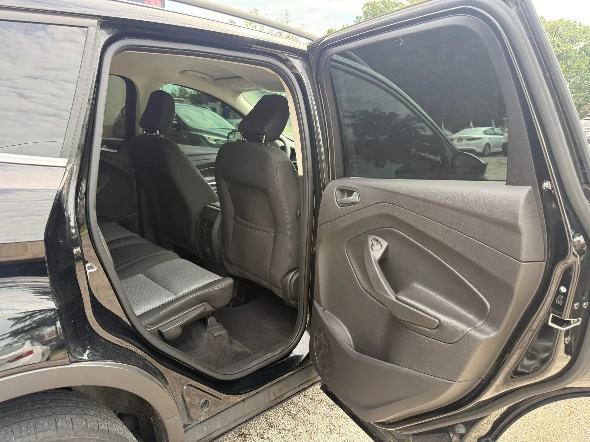 Used 2018 Ford Escape SE FWD image 15