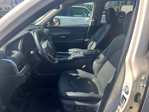 Used 2024 Toyota Grand Highlander AWD image 5