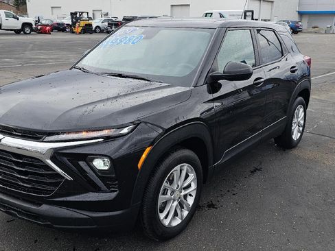 Used 2024 Chevrolet TrailBlazer LS w/ LS Convenience Package image 3