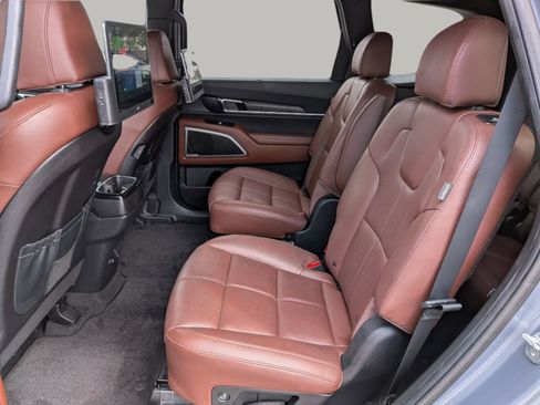 Certified 2023 Kia Telluride EX w/ EX Captain's Chair Package FWD image 18