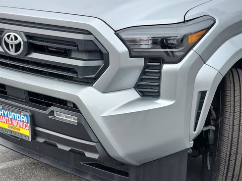 Used 2025 Toyota Tacoma SR5 image 31
