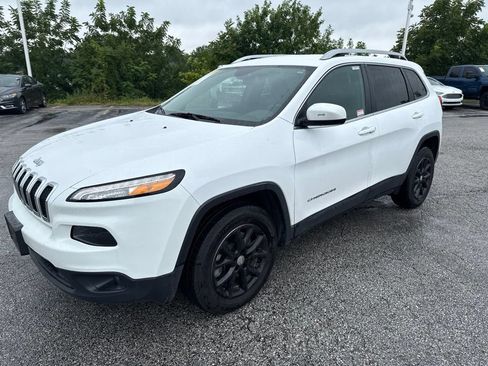 Used 2018 Jeep Cherokee Latitude w/ Cold Weather Group AWD/4WD image 4