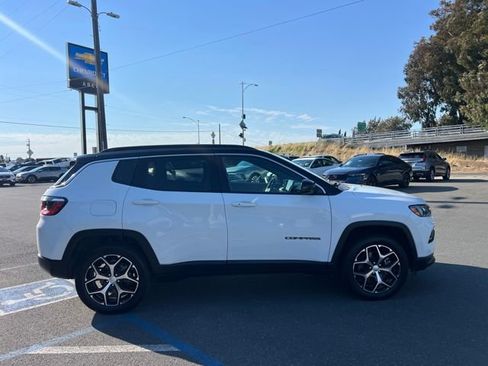 Used 2024 Jeep Compass Limited AWD/4WD image 5