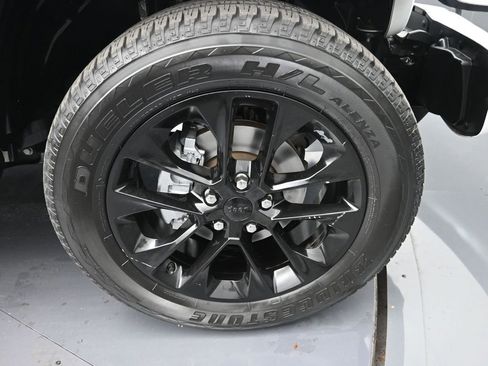 Used 2021 Jeep Gladiator Overland AWD/4WD image 9