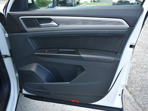 Used 2020 Volkswagen Atlas Cross Sport SE FWD image 38
