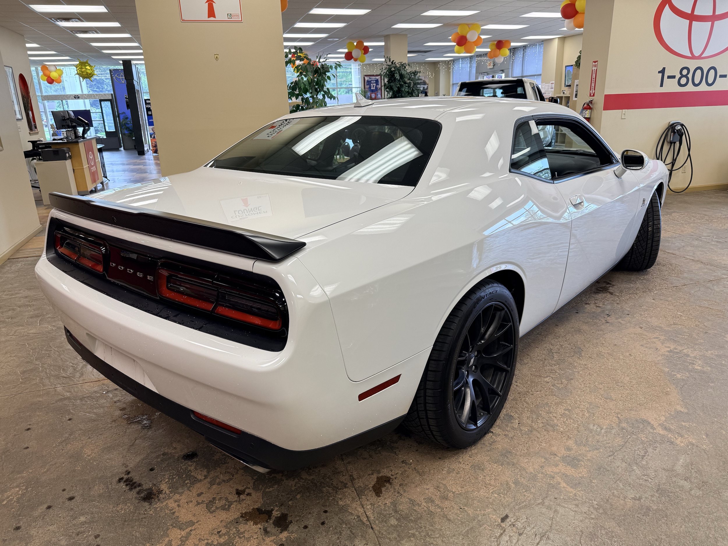 Used 2018 Dodge Challenger R/T Scat Pack w/ Dynamics Package RWD image 12
