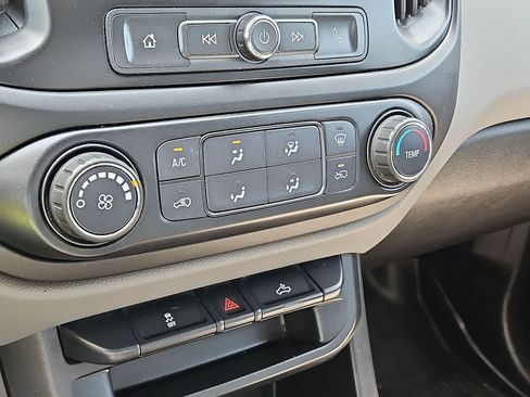 Used 2019 Chevrolet Colorado W/T RWD image 22