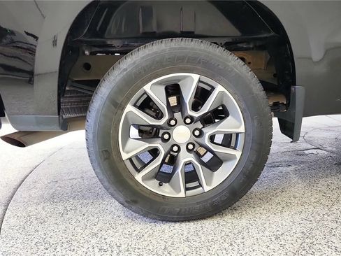 Used 2023 Chevrolet Silverado 1500 LT AWD/4WD image 33
