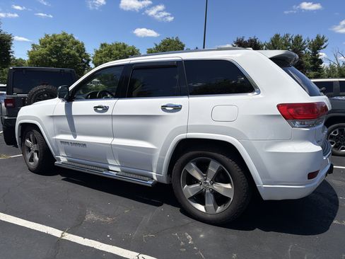 Used 2015 Jeep Grand Cherokee Overland w/ Advanced Technology Group AWD/4WD image 4