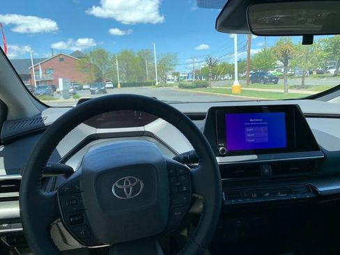 Used 2025 Toyota Prius LE AWD/4WD image 16