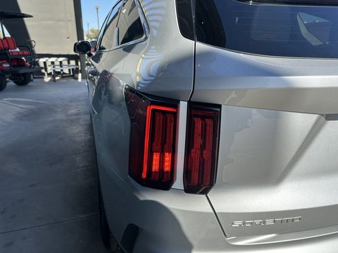 Used 2023 Kia Sorento EX image 13