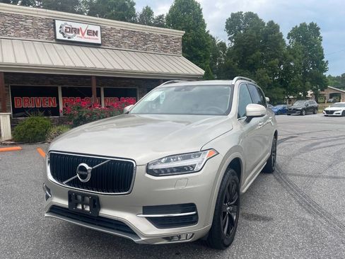 Used 2018 Volvo XC90 T6 Momentum w/ Momentum Plus Package AWD/4WD image 4
