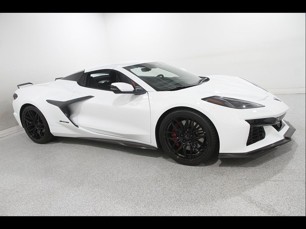 Used 2026 Chevrolet Corvette Z06 RWD image 2