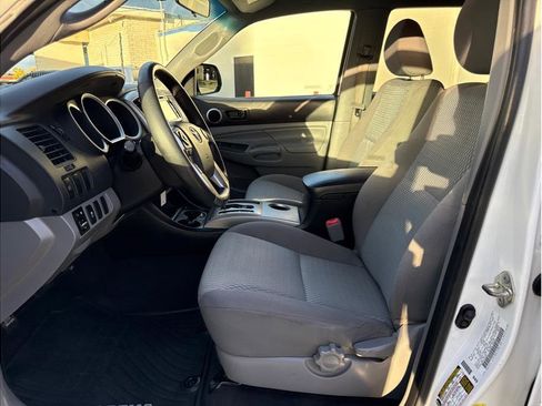 Used 2015 Toyota Tacoma PreRunner image 14