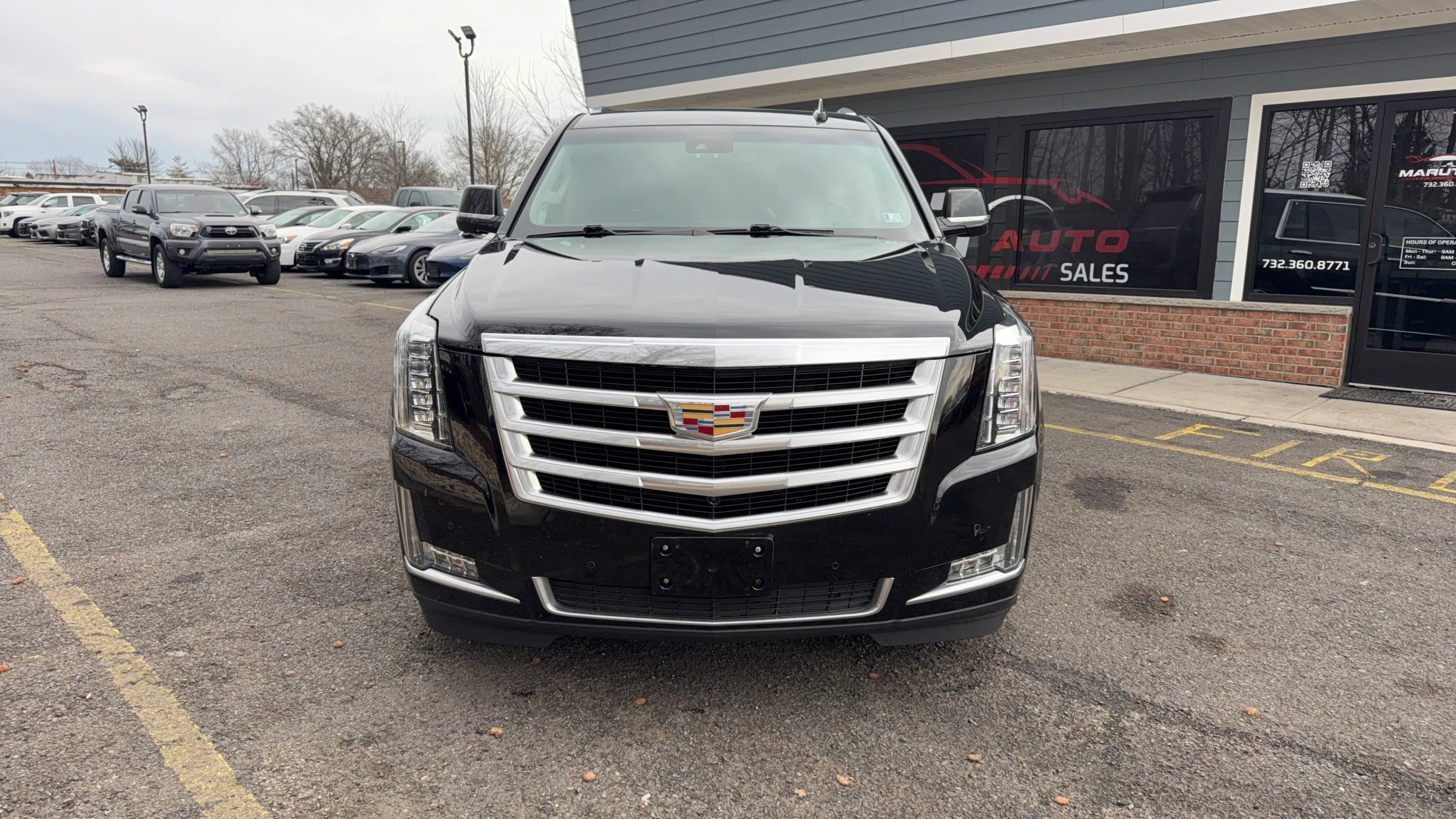 Used 2016 Cadillac Escalade Luxury AWD/4WD image 2