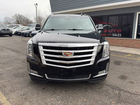 Used 2016 Cadillac Escalade Luxury image 2