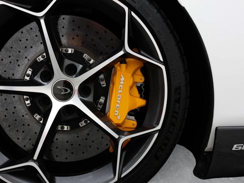 Used 2020 McLaren 600LT Spider RWD image 19