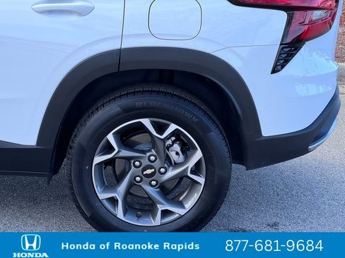 Used 2024 Chevrolet Trax LT image 35