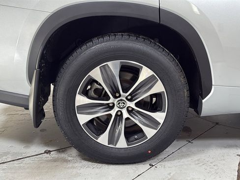 Used 2022 Toyota Highlander XLE image 23