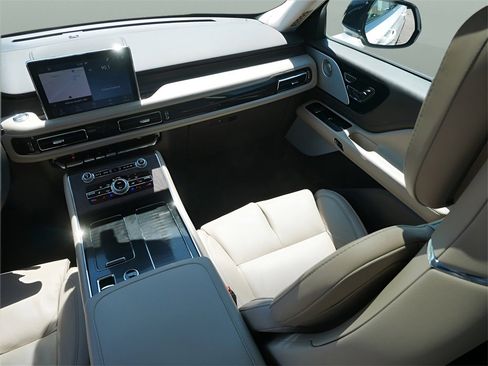 Used 2023 Lincoln Aviator Reserve w/ Equipment Group 201A image 15