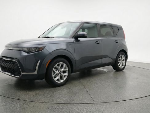 Used 2025 Kia Soul LX w/ LX Technology Package FWD image 3