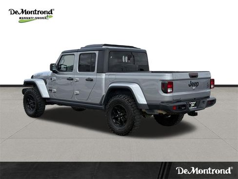 Used 2021 Jeep Gladiator Willys image 7