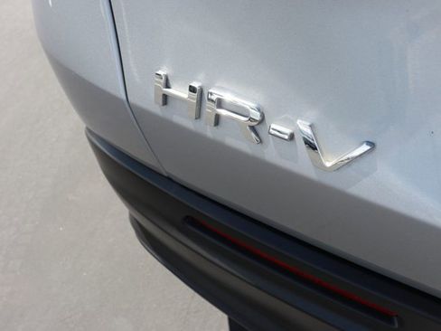 Used 2023 Honda HR-V LX image 6