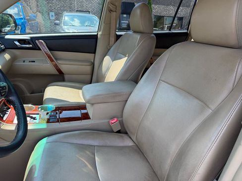 Used 2013 Toyota Highlander Limited FWD image 12