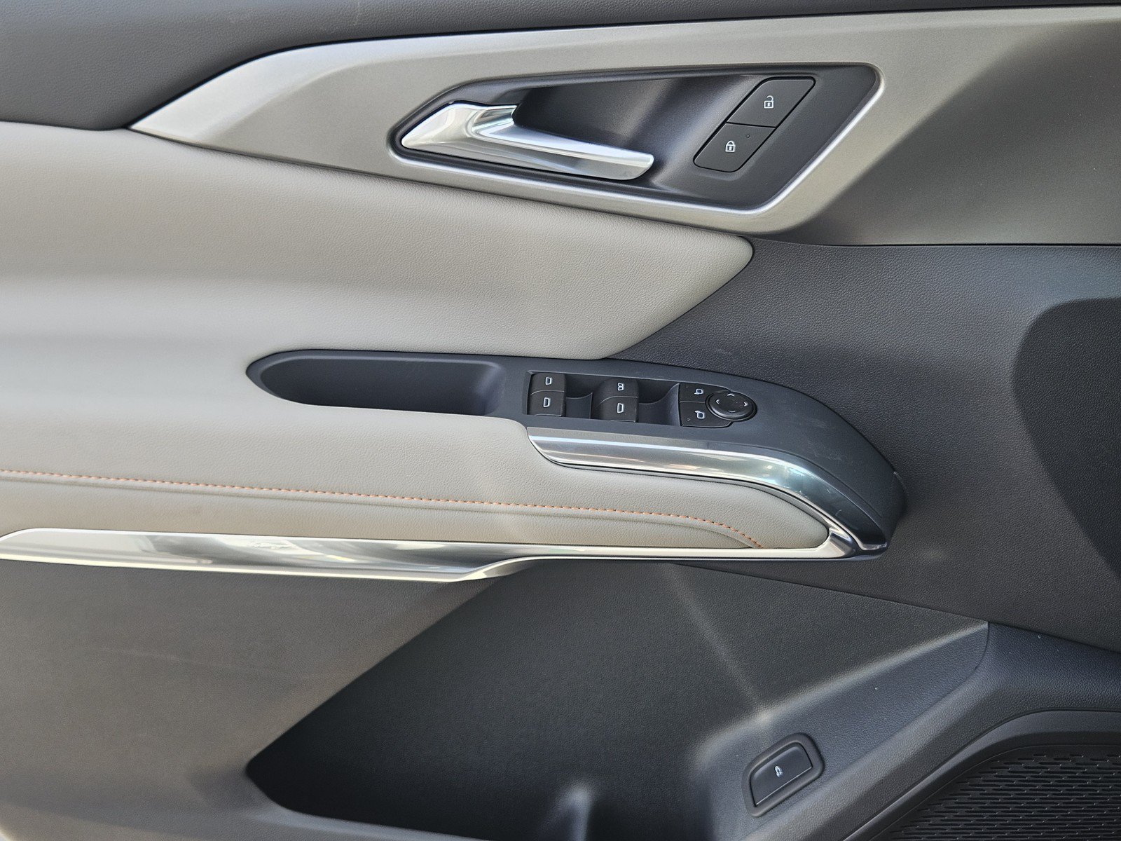New 2027 Chevrolet Traverse LT w/ Driver Confidence Package FWD image 16