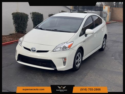 Used 2015 Toyota Prius Four image 1