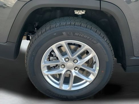 New 2025 Jeep Grand Cherokee Laredo image 19