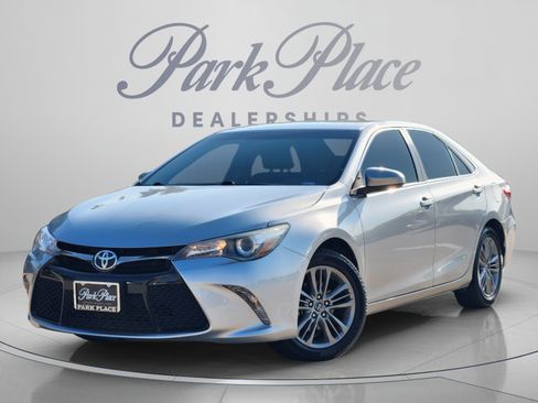 Used 2015 Toyota Camry SE FWD image 1