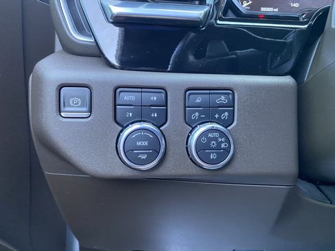 Used 2022 GMC Sierra 1500 SLT w/ SLT Premium Package AWD/4WD image 19